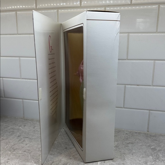 Vintage Collector Edition Classique Collection Barbie, Robert Best. New in Box - Picture 5 of 6